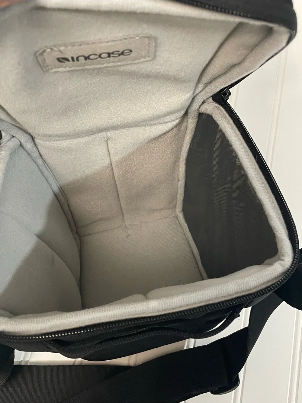 Incase DSLR Camera Bag (Compact) Black